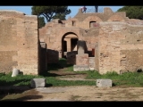 03187 ostia - regio i - insula xii - caseggiato dei triclini (i,xii,1) - hof - bli ri norden - 01-2024.jpg